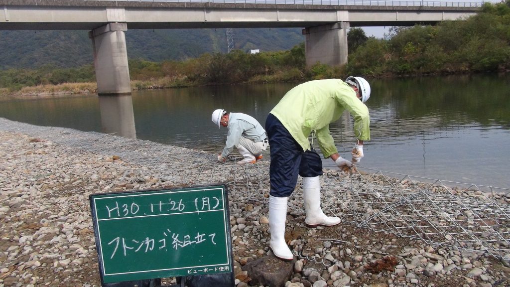フトンカゴ組み立て