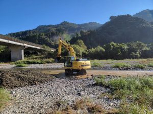 11月4日より池づくり始まりました。