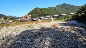 会場はこちらです!茶色の建物が北川総合支所になります。目印にお越しください。